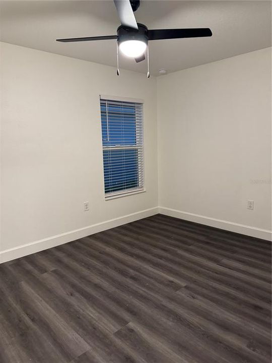 Под контрактом: $350,000 (4 спален, 2 ванн, 1983 Квадратных фут)