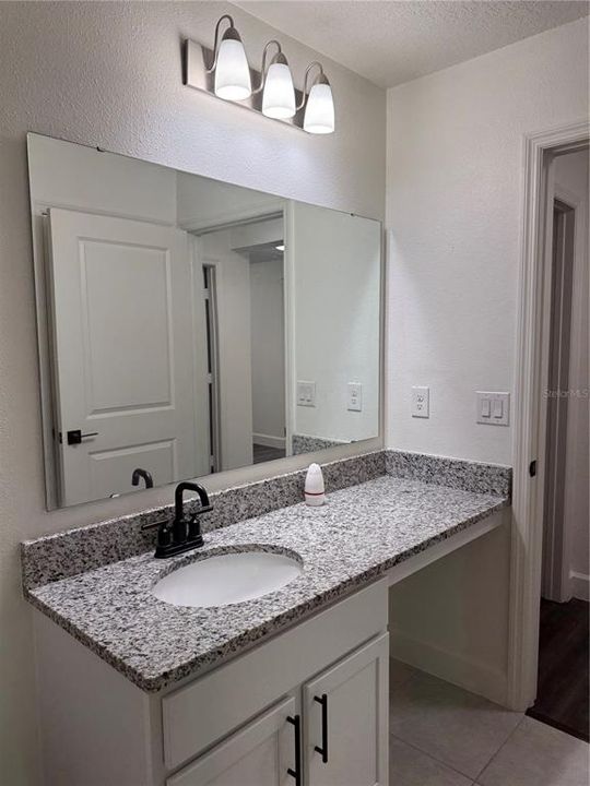 Под контрактом: $350,000 (4 спален, 2 ванн, 1983 Квадратных фут)