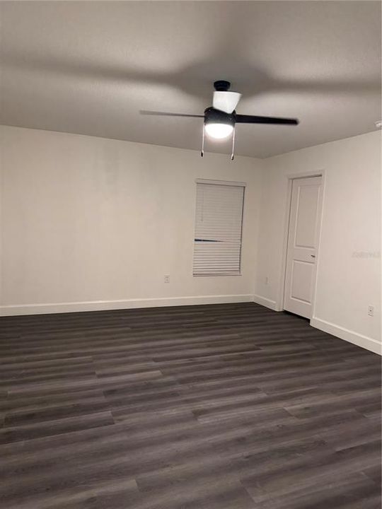 Под контрактом: $350,000 (4 спален, 2 ванн, 1983 Квадратных фут)