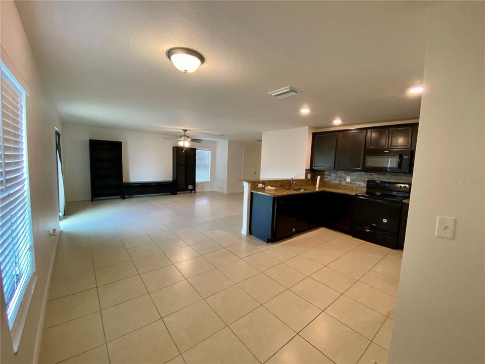 En Renta: $1,995 (4 camas, 2 baños, 2058 Pies cuadrados)