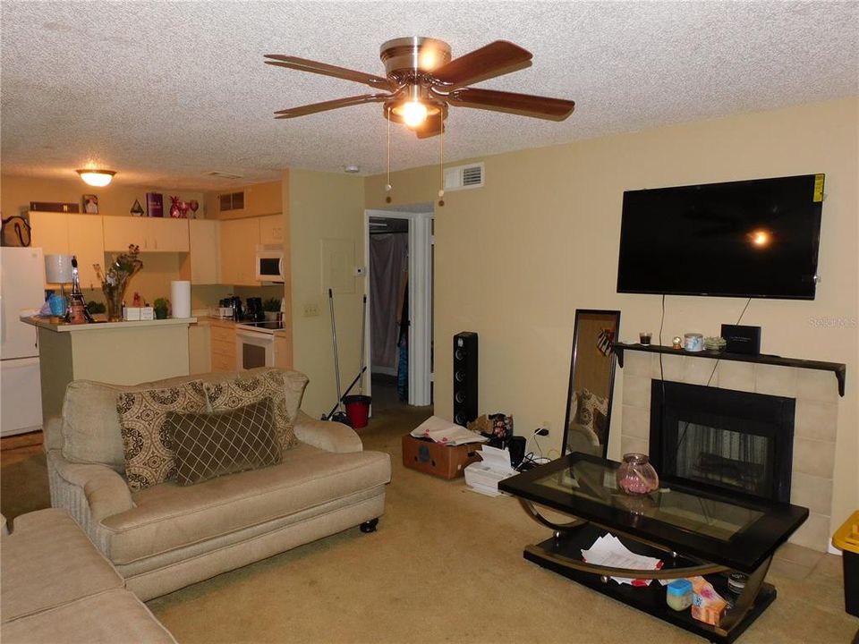 На продажу: $120,000 (1 спален, 1 ванн, 712 Квадратных фут)