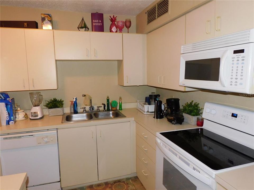 На продажу: $120,000 (1 спален, 1 ванн, 712 Квадратных фут)