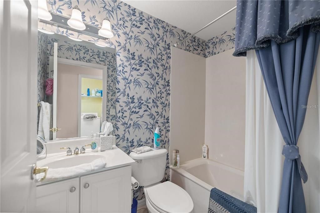 For Rent: $1,900 (2 beds, 2 baths, 1374 Square Feet)