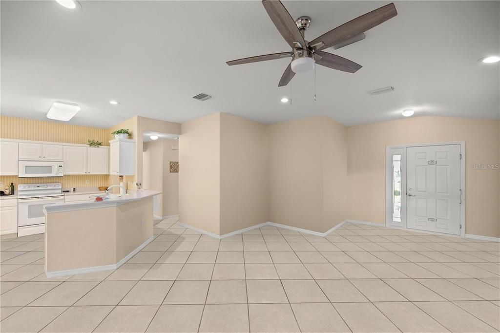 For Rent: $1,900 (2 beds, 2 baths, 1374 Square Feet)