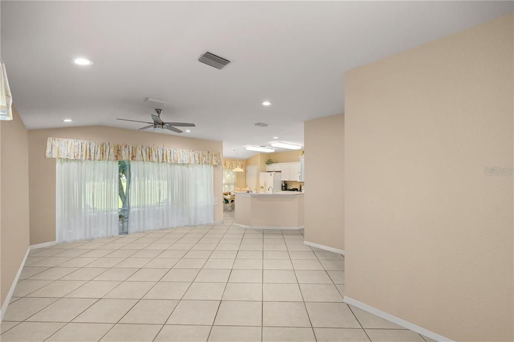 For Rent: $1,900 (2 beds, 2 baths, 1374 Square Feet)