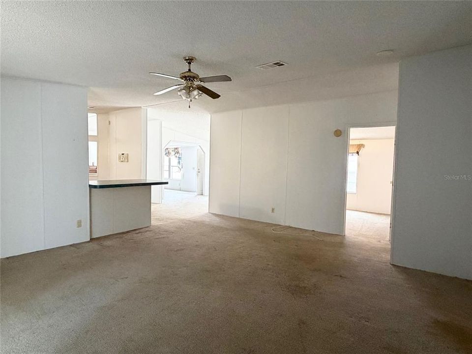 待售: $165,000 (4 贝兹, 2 浴室, 2356 平方英尺)