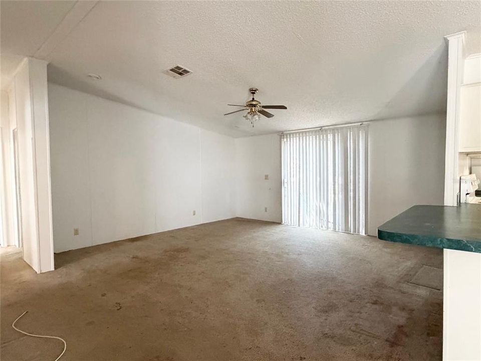 待售: $165,000 (4 贝兹, 2 浴室, 2356 平方英尺)