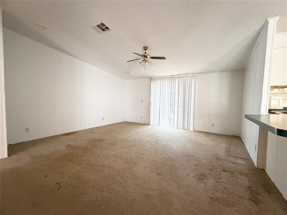 待售: $165,000 (4 贝兹, 2 浴室, 2356 平方英尺)