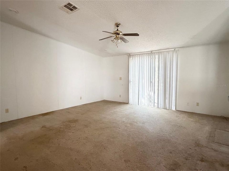 待售: $165,000 (4 贝兹, 2 浴室, 2356 平方英尺)