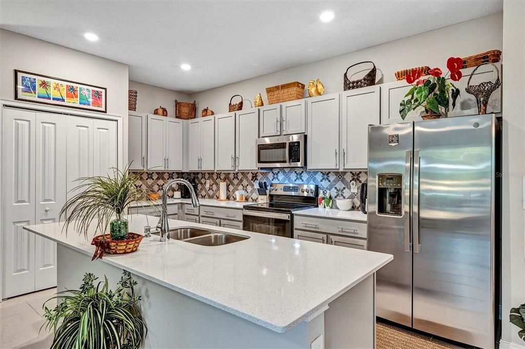 Active With Contract: $300,000 (2 beds, 2 baths, 1822 Square Feet)