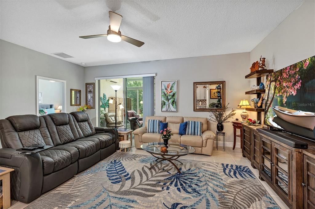 Active With Contract: $300,000 (2 beds, 2 baths, 1822 Square Feet)