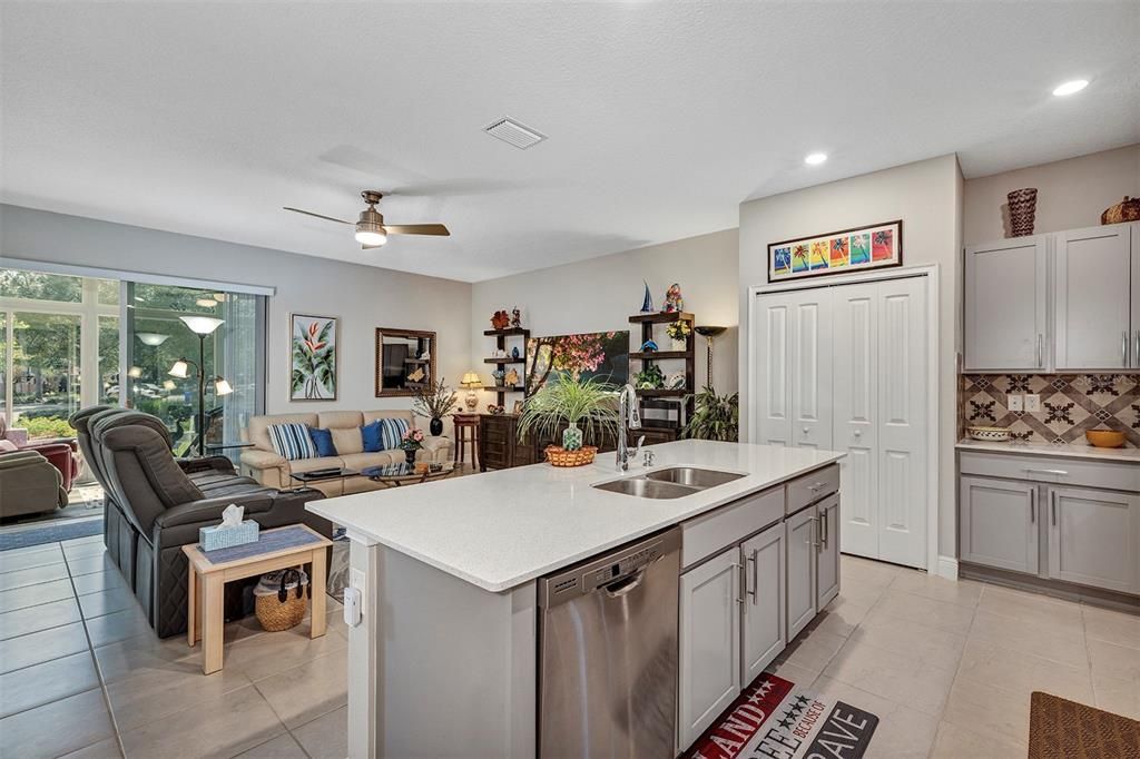 Active With Contract: $300,000 (2 beds, 2 baths, 1822 Square Feet)