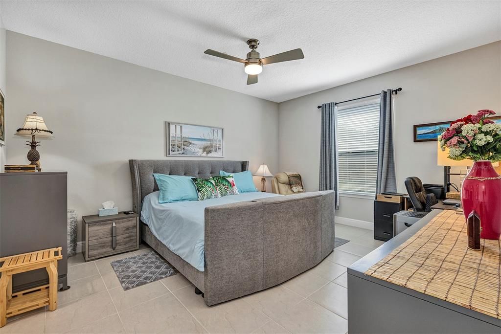 Active With Contract: $300,000 (2 beds, 2 baths, 1822 Square Feet)