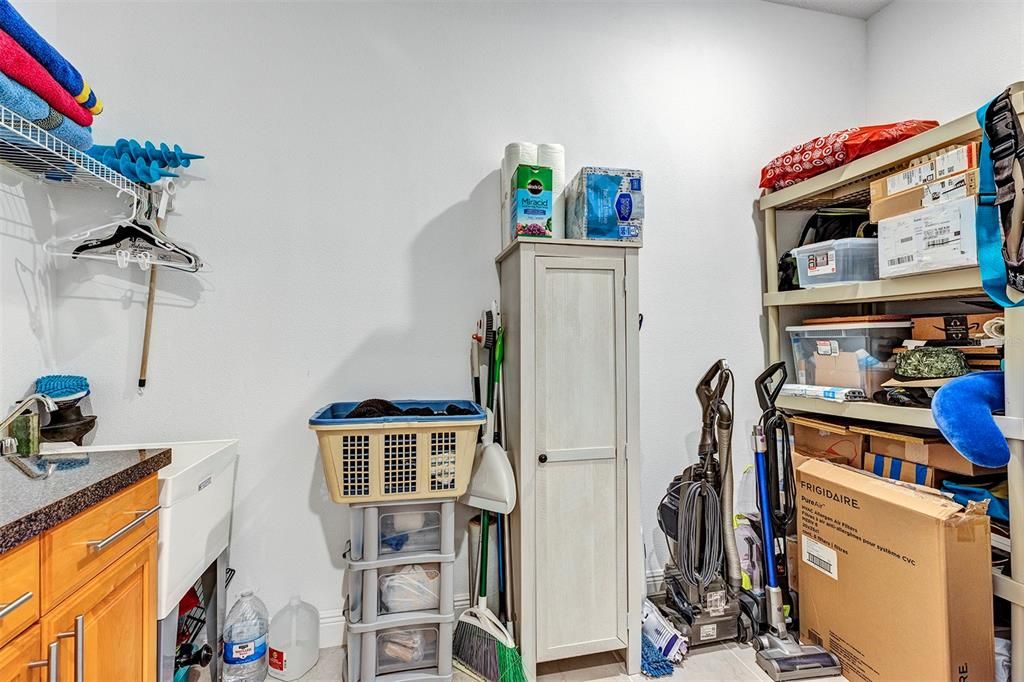 Active With Contract: $300,000 (2 beds, 2 baths, 1822 Square Feet)