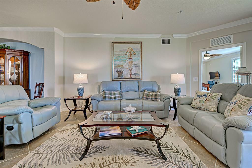 For Sale: $329,900 (3 beds, 2 baths, 1706 Square Feet)