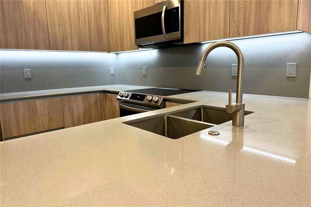 待售: $380,000 (3 贝兹, 3 浴室, 1852 平方英尺)