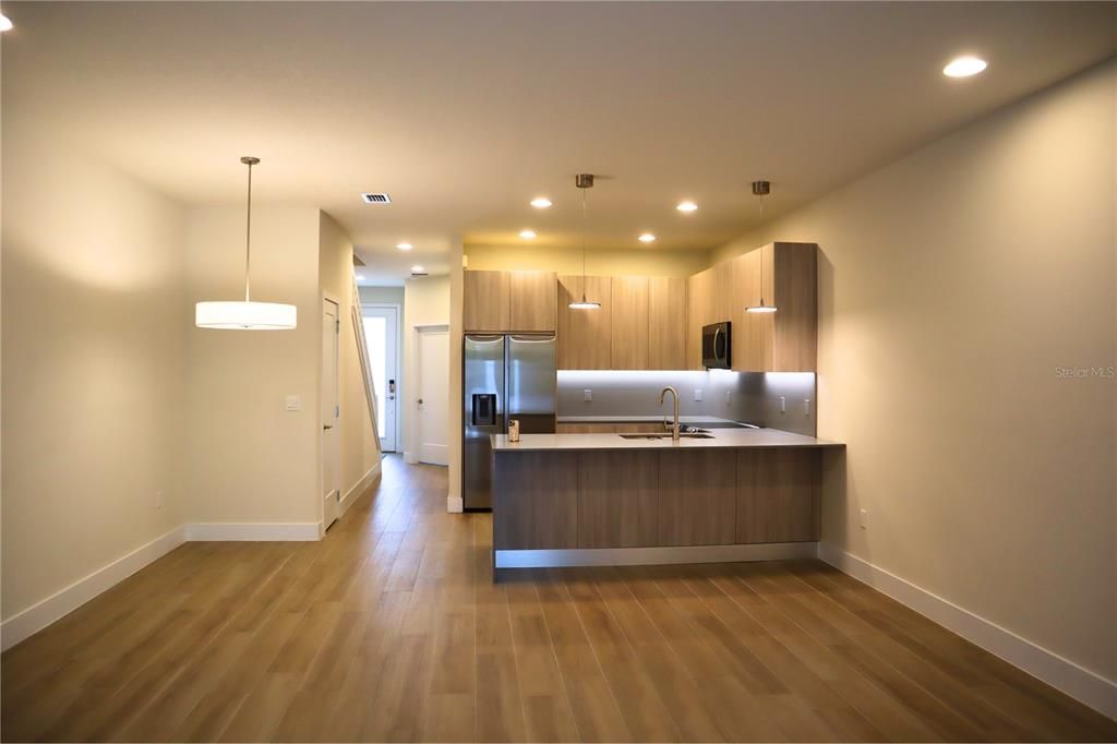 待售: $380,000 (3 贝兹, 3 浴室, 1852 平方英尺)