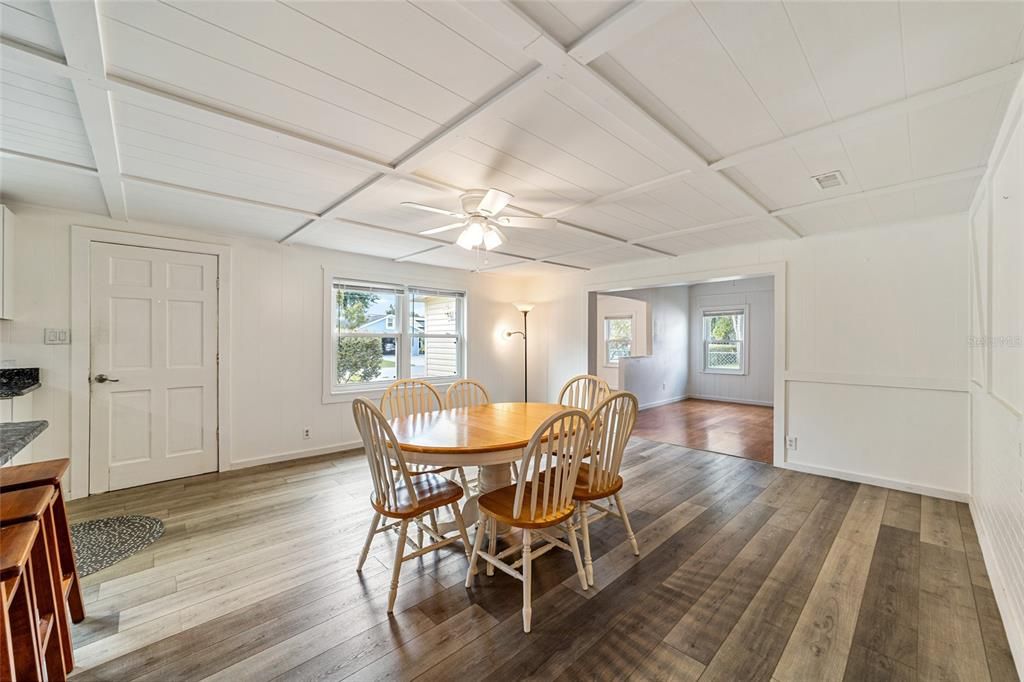 Active With Contract: $199,000 (3 beds, 2 baths, 1948 Square Feet)