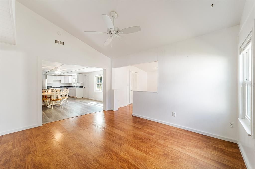 Active With Contract: $199,000 (3 beds, 2 baths, 1948 Square Feet)