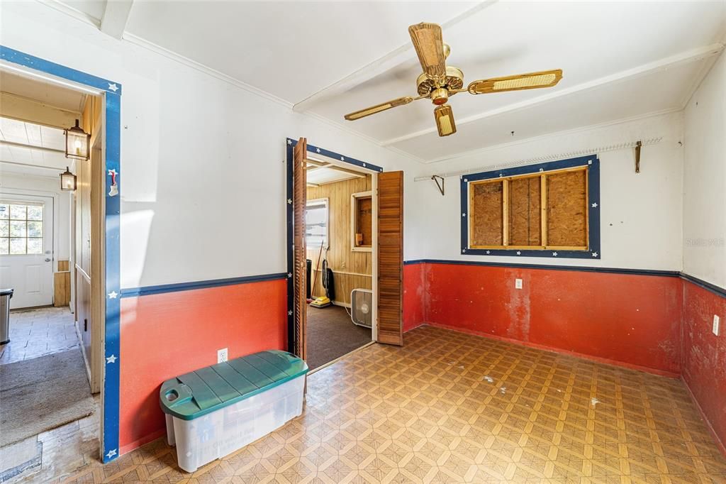 Active With Contract: $199,000 (3 beds, 2 baths, 1948 Square Feet)