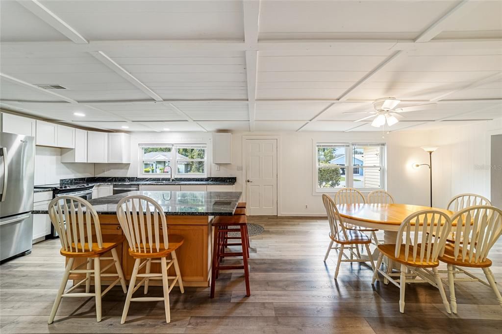 Active With Contract: $199,000 (3 beds, 2 baths, 1948 Square Feet)