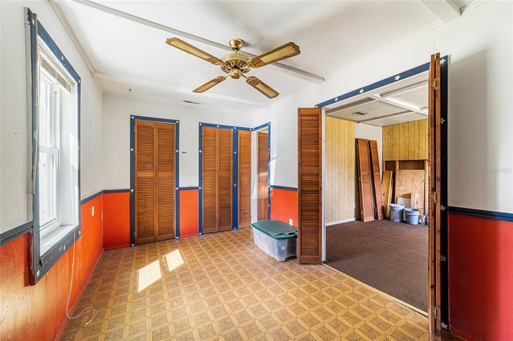 Active With Contract: $199,000 (3 beds, 2 baths, 1948 Square Feet)