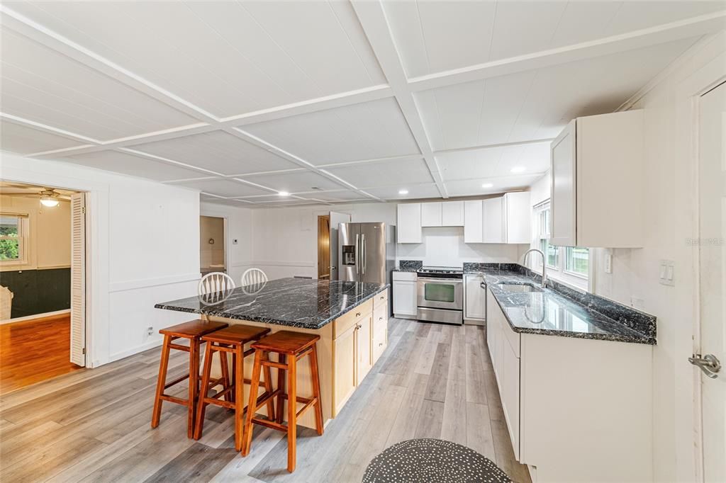 Active With Contract: $199,000 (3 beds, 2 baths, 1948 Square Feet)