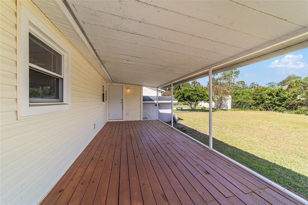 Active With Contract: $199,000 (3 beds, 2 baths, 1948 Square Feet)