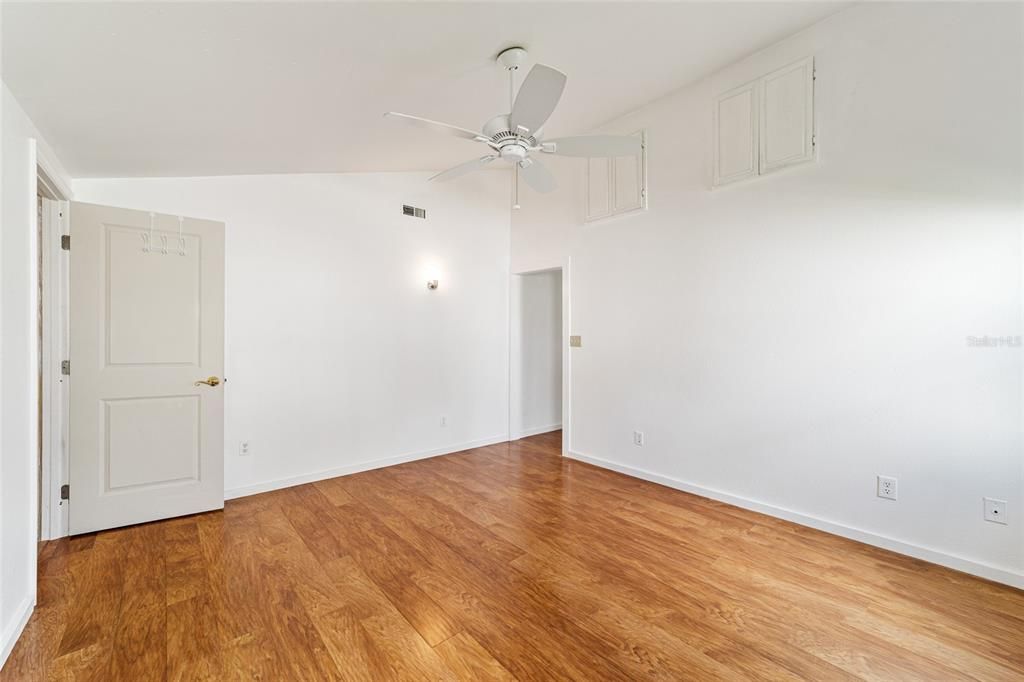 Active With Contract: $199,000 (3 beds, 2 baths, 1948 Square Feet)