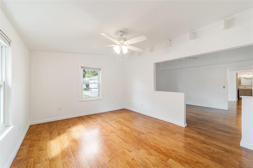 Active With Contract: $199,000 (3 beds, 2 baths, 1948 Square Feet)