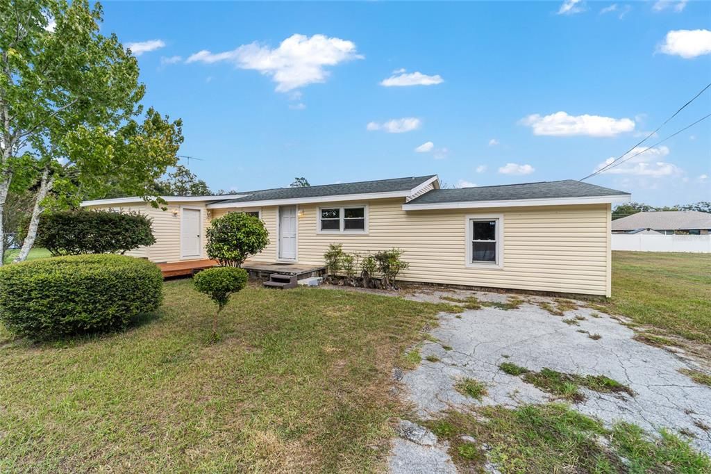 Active With Contract: $199,000 (3 beds, 2 baths, 1948 Square Feet)