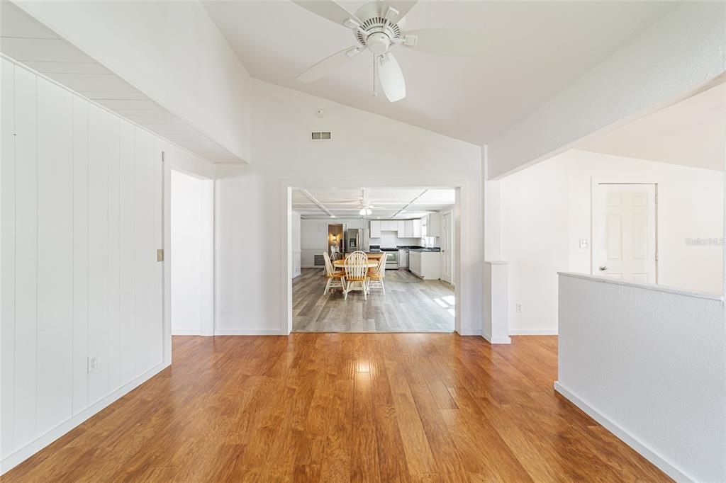 Active With Contract: $199,000 (3 beds, 2 baths, 1948 Square Feet)