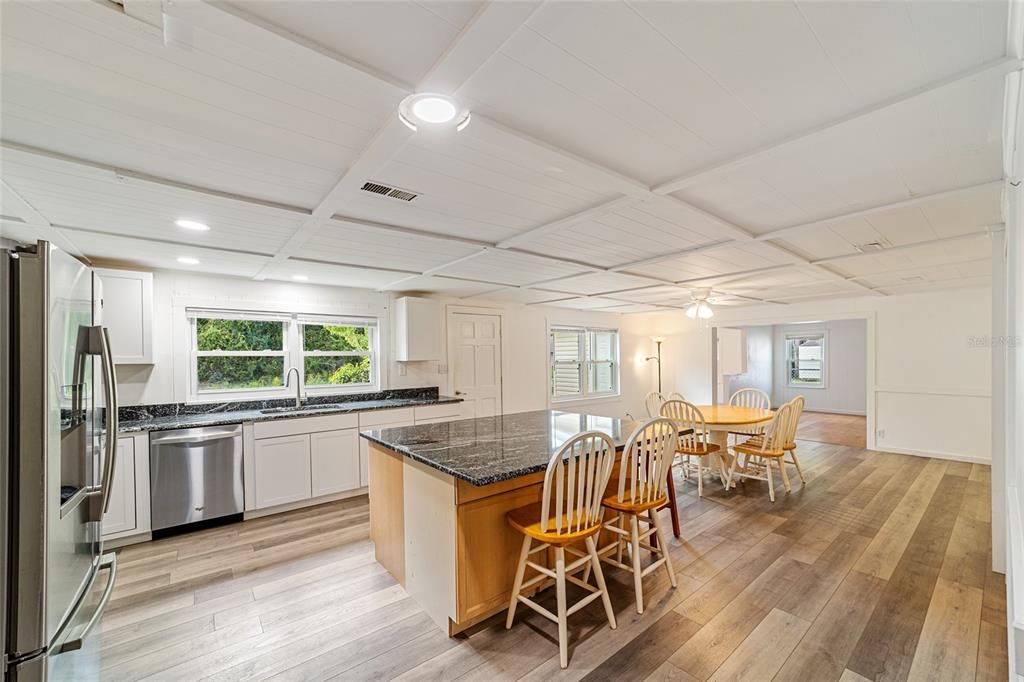 Active With Contract: $199,000 (3 beds, 2 baths, 1948 Square Feet)