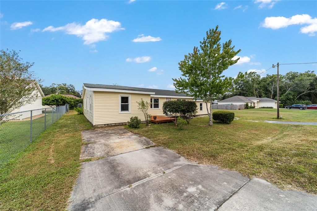 Active With Contract: $199,000 (3 beds, 2 baths, 1948 Square Feet)