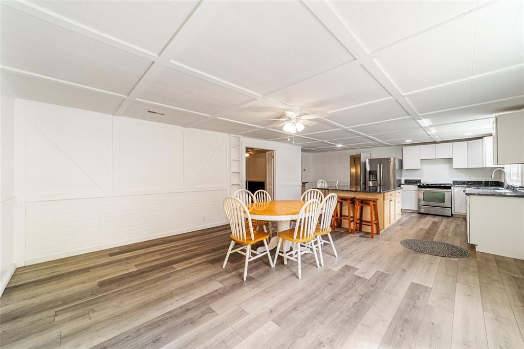 Active With Contract: $199,000 (3 beds, 2 baths, 1948 Square Feet)