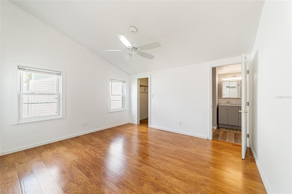 Active With Contract: $199,000 (3 beds, 2 baths, 1948 Square Feet)