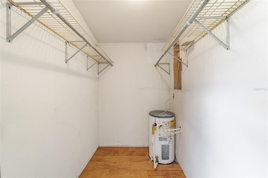 Active With Contract: $199,000 (3 beds, 2 baths, 1948 Square Feet)