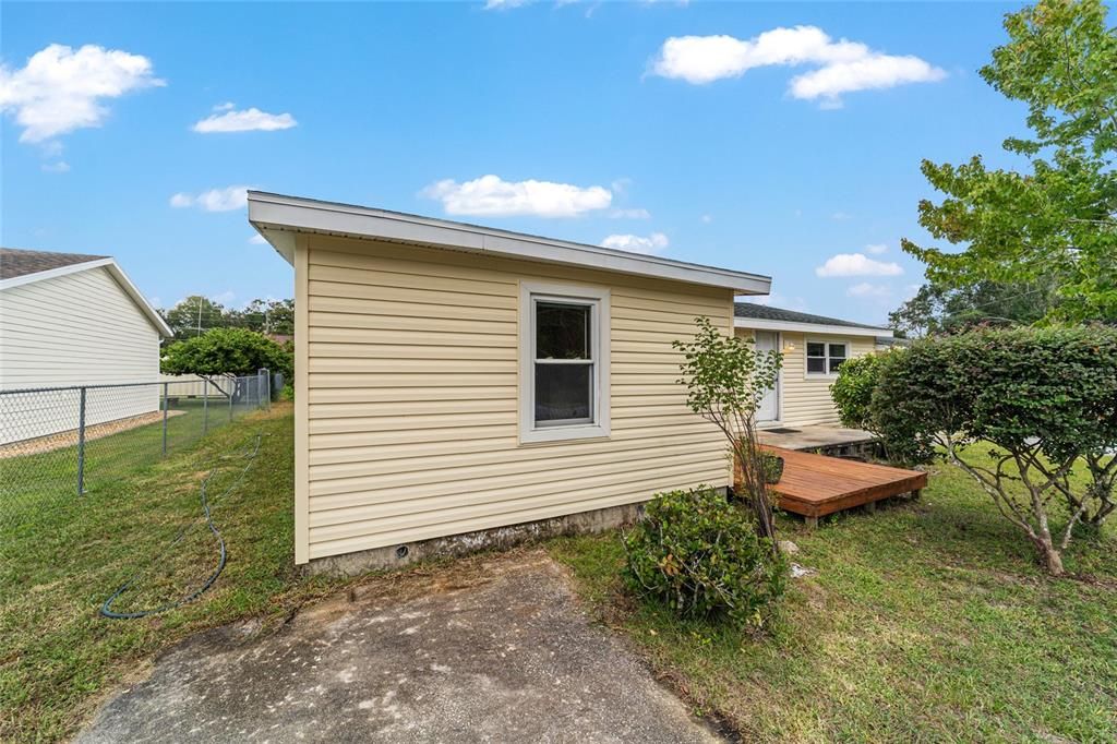 Active With Contract: $199,000 (3 beds, 2 baths, 1948 Square Feet)