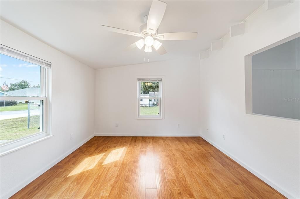 Active With Contract: $199,000 (3 beds, 2 baths, 1948 Square Feet)