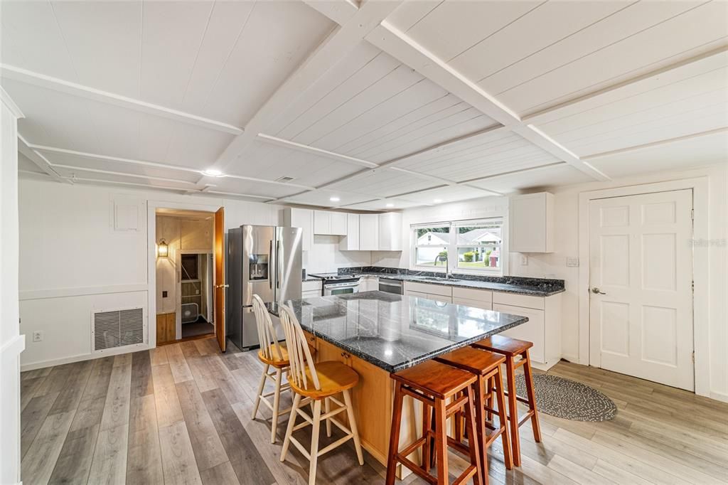 Active With Contract: $199,000 (3 beds, 2 baths, 1948 Square Feet)