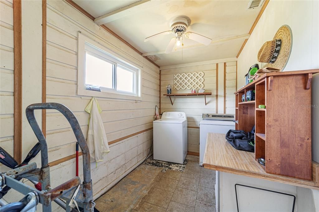 Active With Contract: $199,000 (3 beds, 2 baths, 1948 Square Feet)