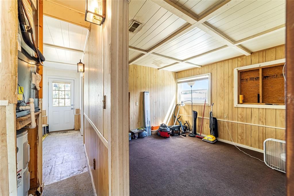 Active With Contract: $199,000 (3 beds, 2 baths, 1948 Square Feet)