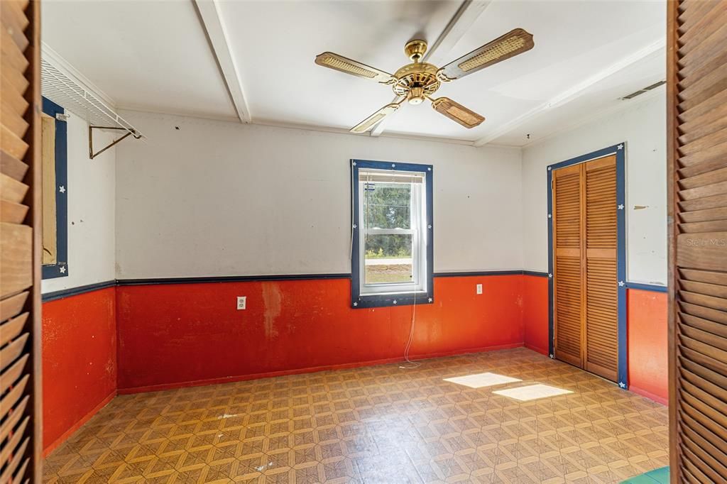 Active With Contract: $199,000 (3 beds, 2 baths, 1948 Square Feet)