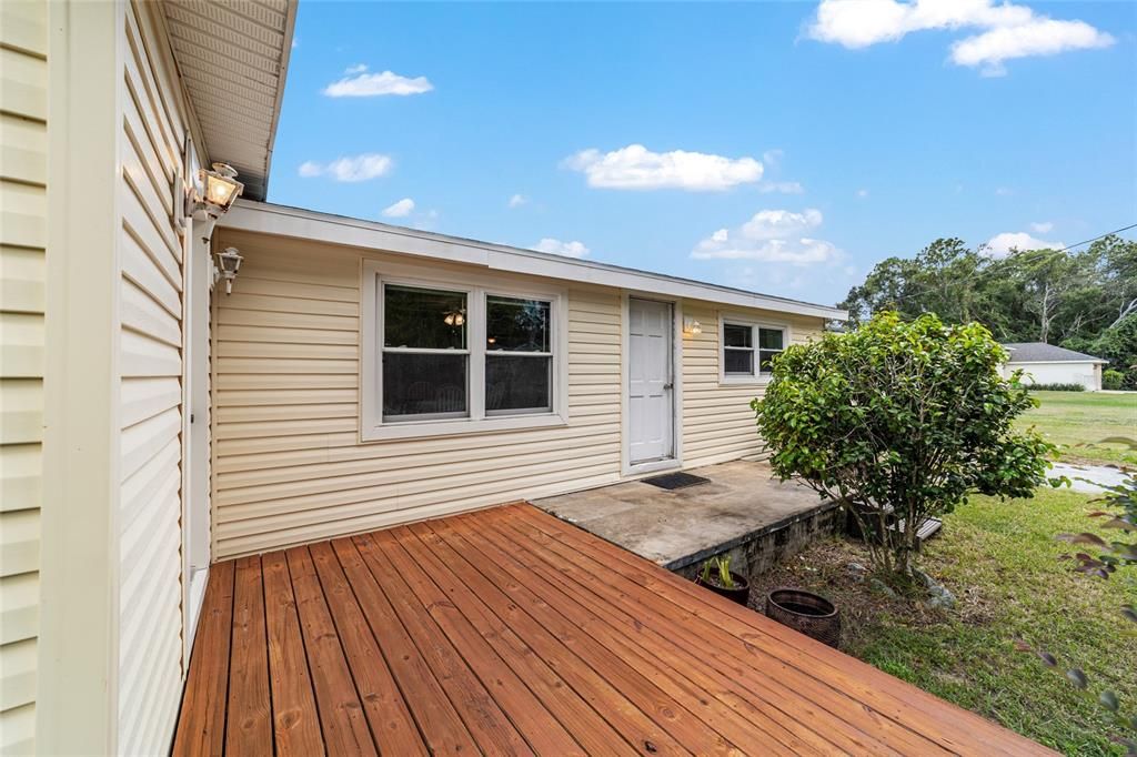 Active With Contract: $199,000 (3 beds, 2 baths, 1948 Square Feet)