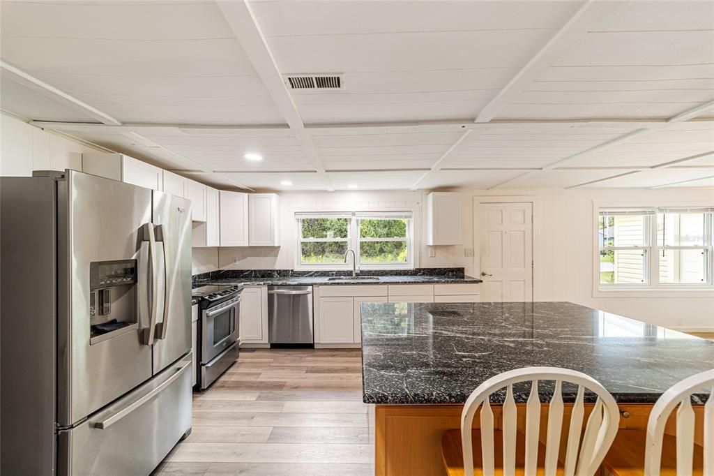 Active With Contract: $199,000 (3 beds, 2 baths, 1948 Square Feet)