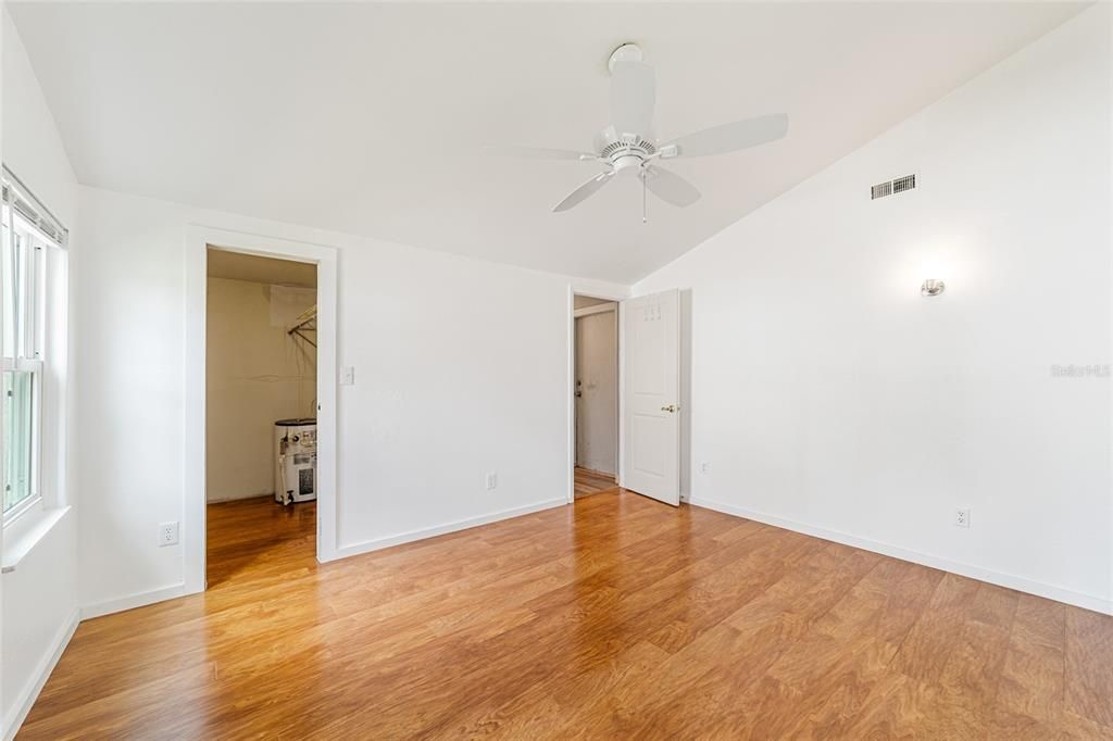 Active With Contract: $199,000 (3 beds, 2 baths, 1948 Square Feet)