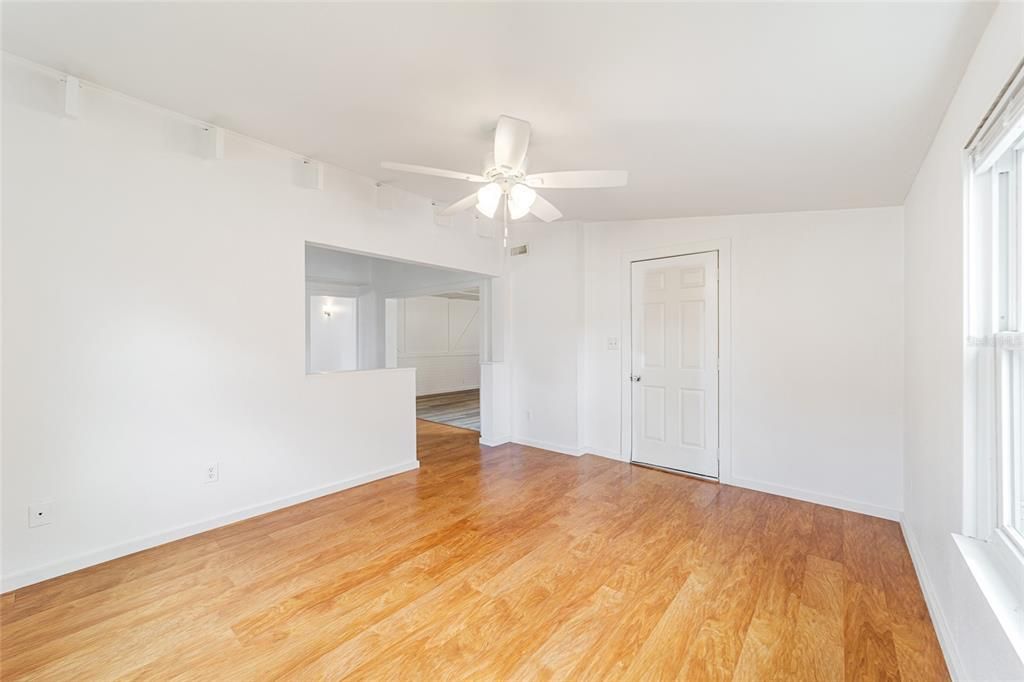 Active With Contract: $199,000 (3 beds, 2 baths, 1948 Square Feet)