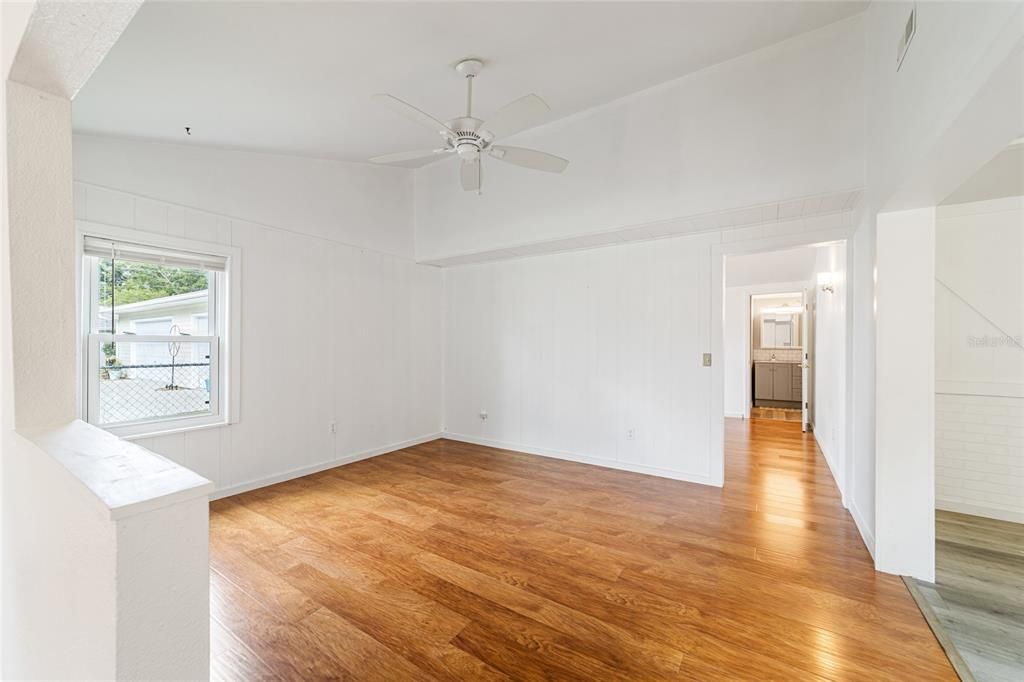 Active With Contract: $199,000 (3 beds, 2 baths, 1948 Square Feet)