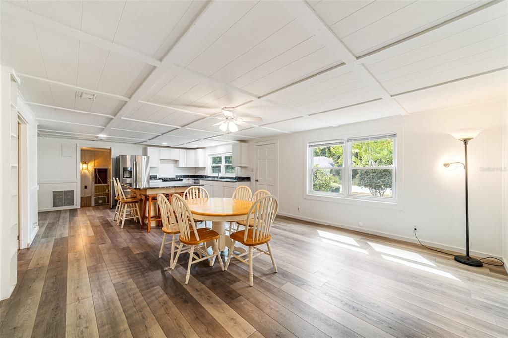 Active With Contract: $199,000 (3 beds, 2 baths, 1948 Square Feet)