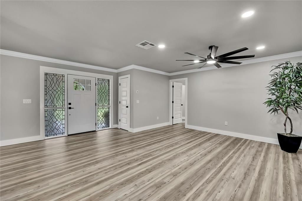 For Sale: $350,000 (3 beds, 2 baths, 1444 Square Feet)